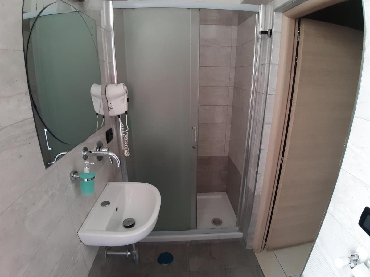 Albergo Viola Napoli Bagian luar foto